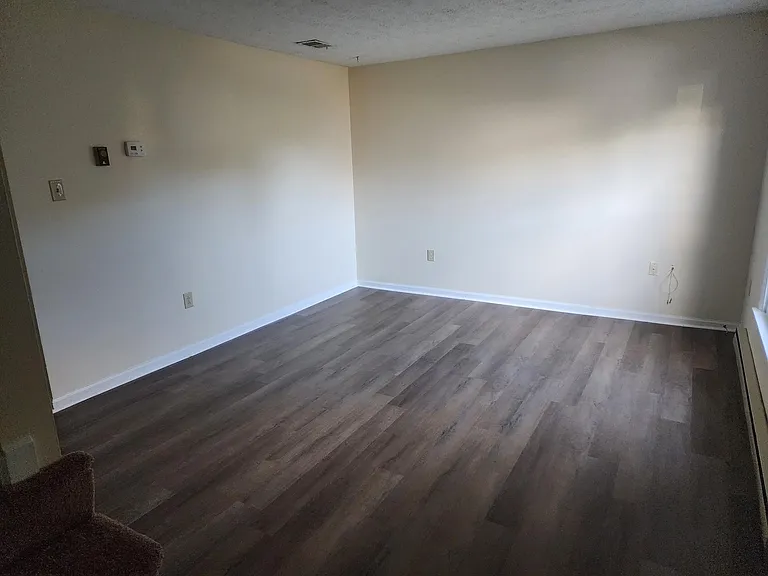 17 E Bond St — Photo 10