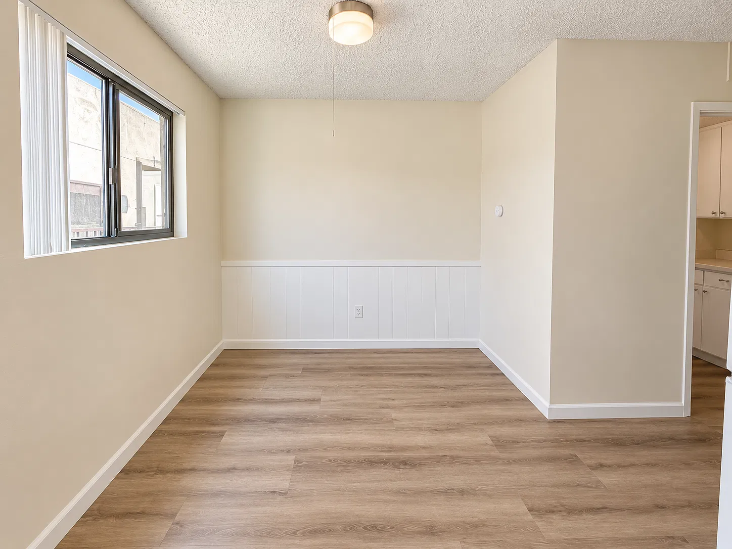 2 bed, 850 sqft, $2,820 — Photo 3
