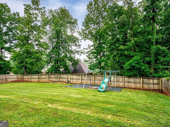 5th image of 1245 Vineyard Dr SE