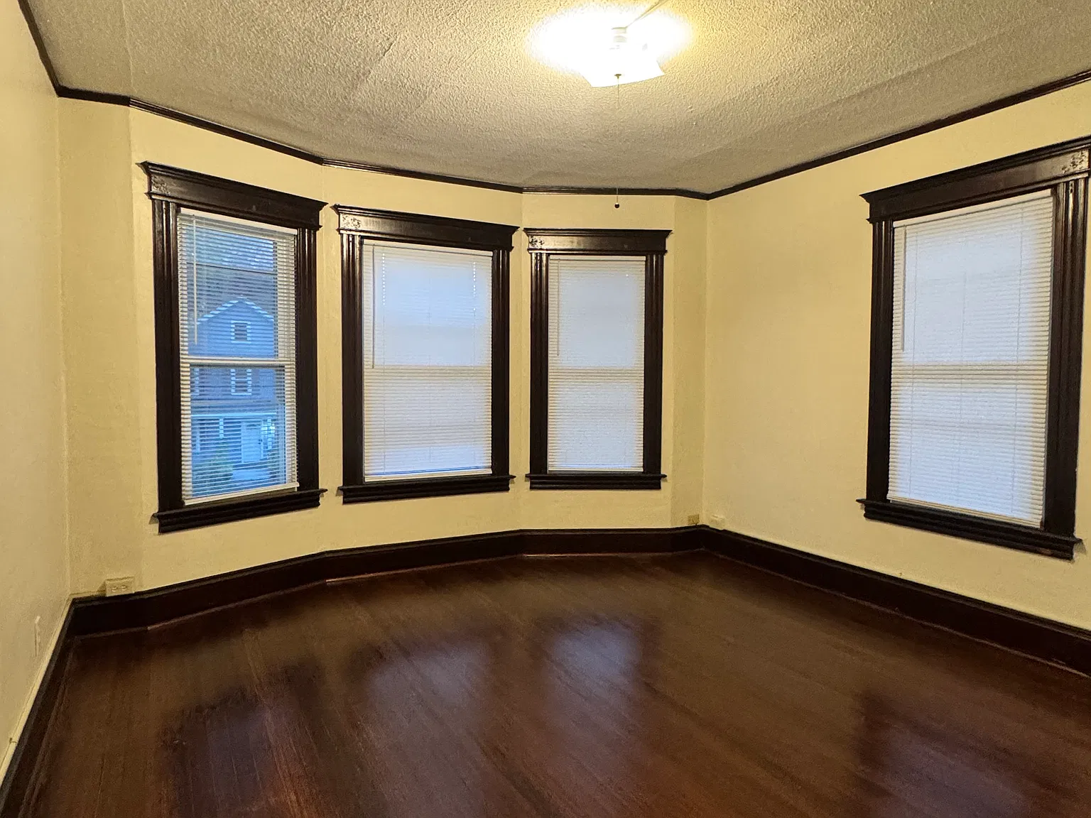 2 bed, 1.5 bath, 1000 sqft, $1,750 — Photo 2