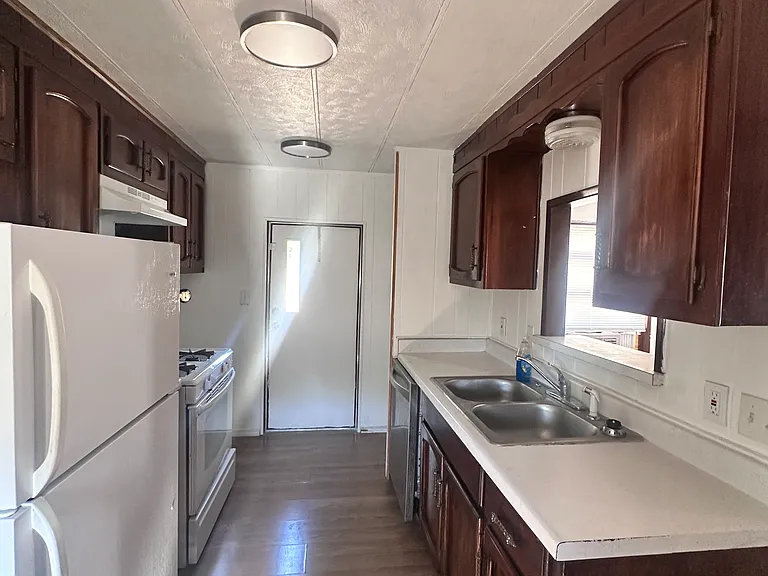 222 Airport Dr #5 — Photo 12
