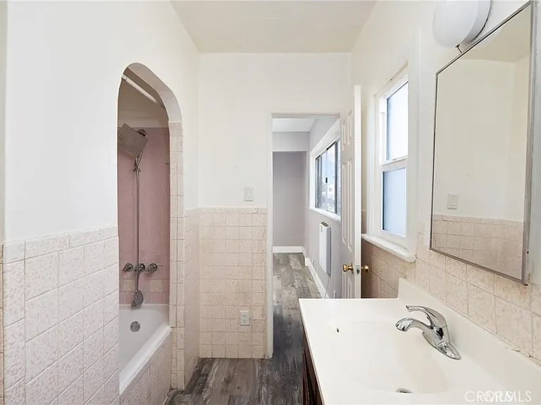 845 W 75th St #847-1/2 — Photo 3