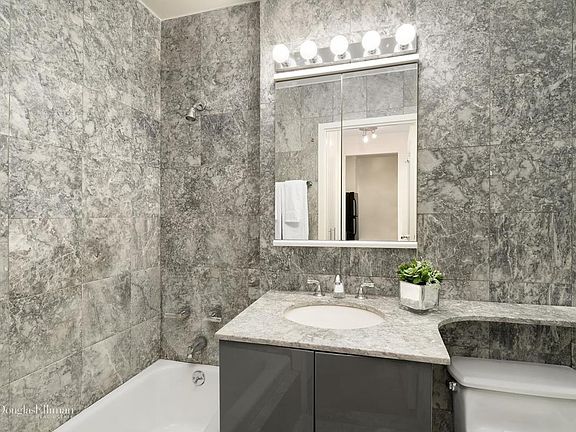 4th image of 2021 Broadway #12G