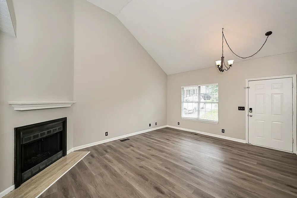 3 bed, 2.0 bath, 1409 sqft, $2,065 — Photo 3