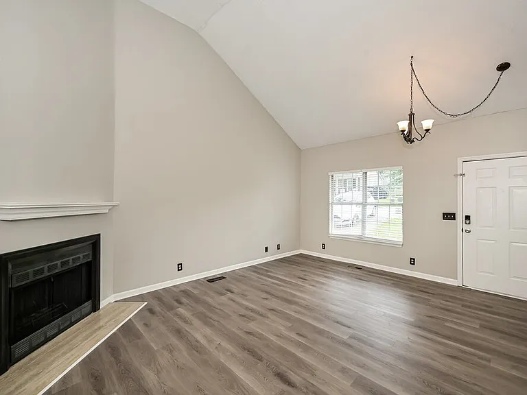 5340 Village Way — Photo 3