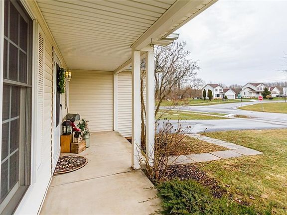 3rd image of 108 Delaina Rose Cir