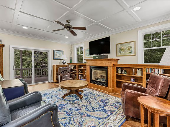 4th image of 1368 Gregg Dr