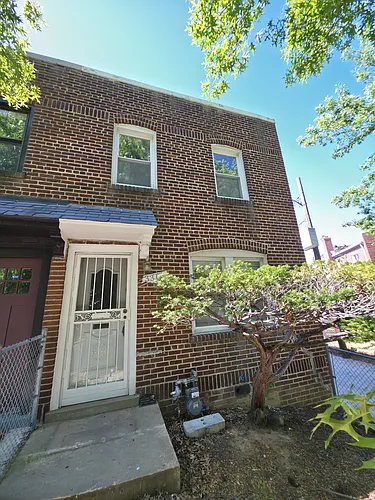 3311 Clay Pl NE Photo 1