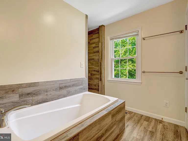 8995 Parliament Dr — Photo 33