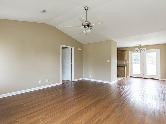 3rd image of 549 Buckeye Ln
