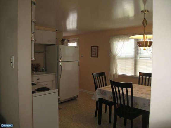 5th image of 222 Pine Ave