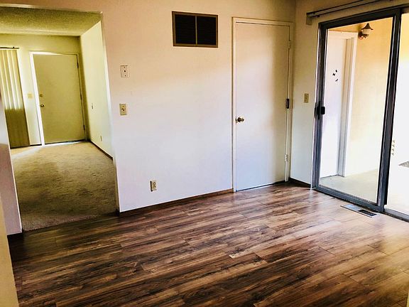 3rd image of 631 Bronte Ave