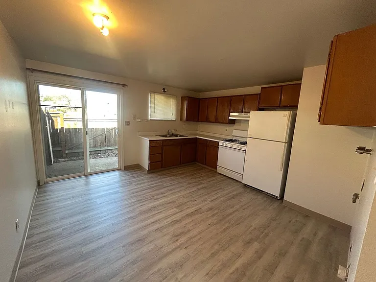 1501 Arthur St #2 — Photo 4