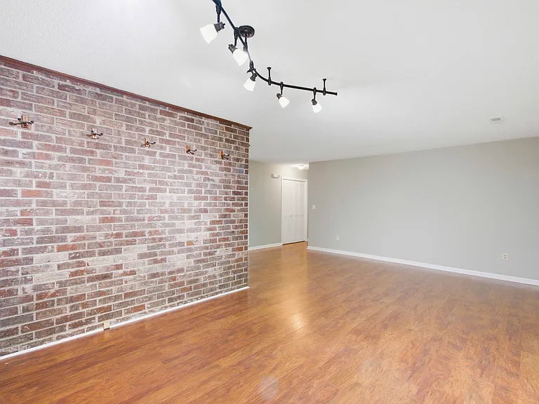 2067 Dogwood Rd — Photo 8