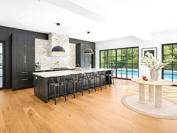 4th image of 6 Trails End Rd