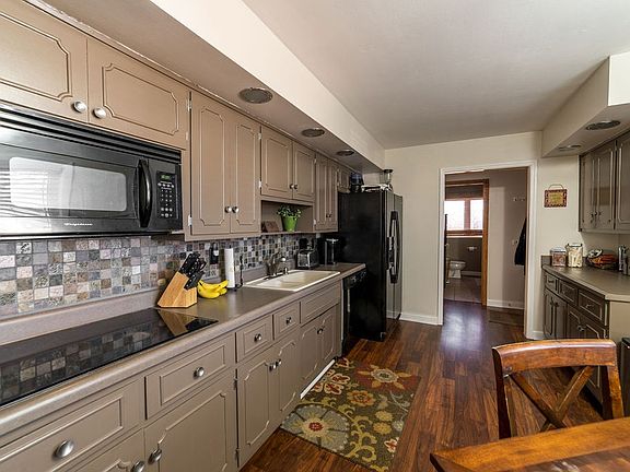 5th image of 2301 W Purdue Ave