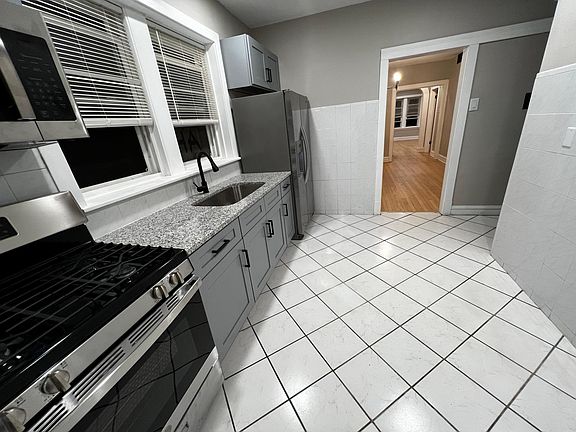 5th image of 6247 N Washtenaw Ave APT 1
