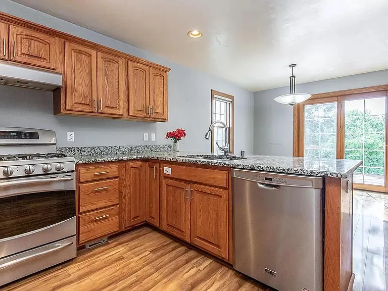 N48W16103 Lone Oak Ln — Photo 36