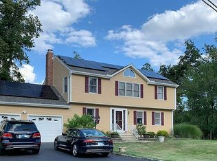 4 Frazier Rd, Hamden, CT 06518