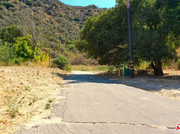 28520 Roosevelt Ave, Val Verde, CA 91384