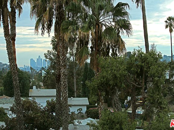 3rd image of 828 Cresthaven Dr