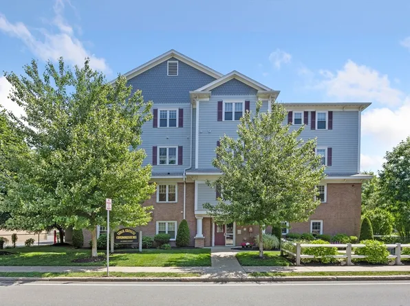 185 Essex St #3C, Melrose, MA 02176