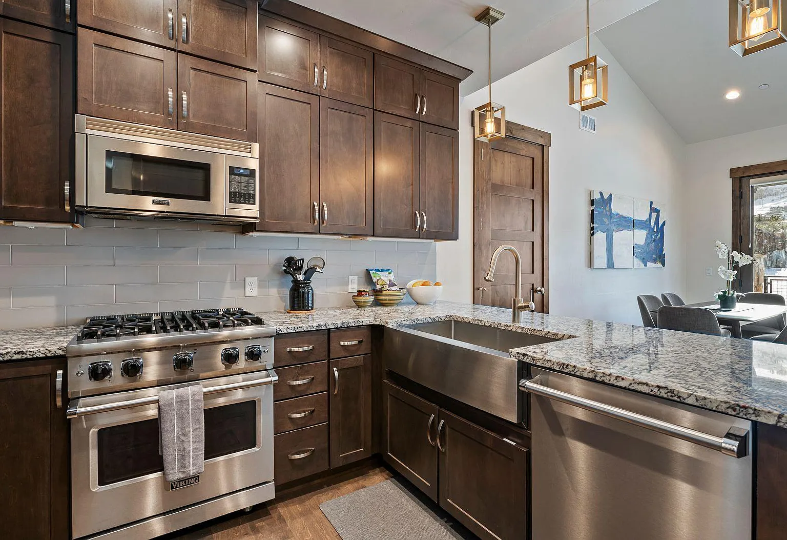 3793 Blackstone Dr — Photo 4