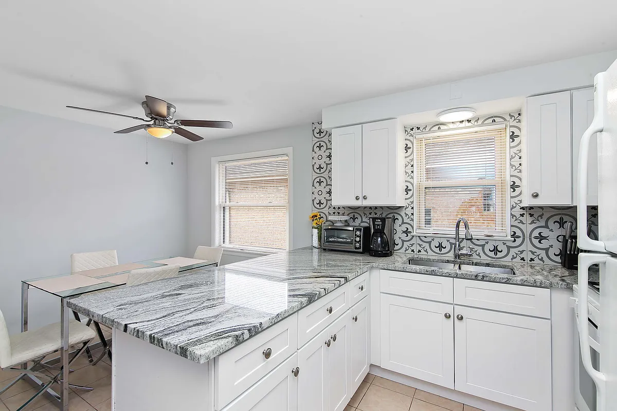 Building Photo - 7142 Riverside Dr #5