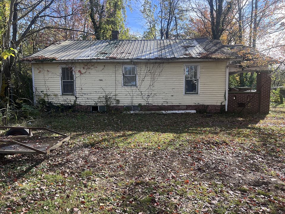 2nd image of 210 Murray St