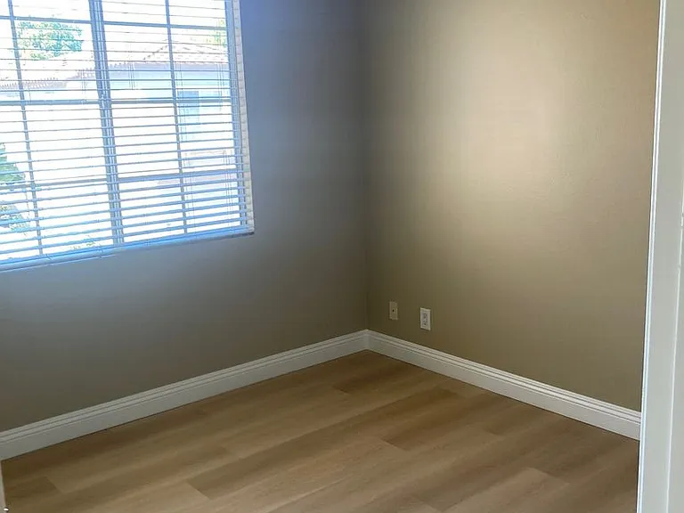 162 Las Flores — Photo 15