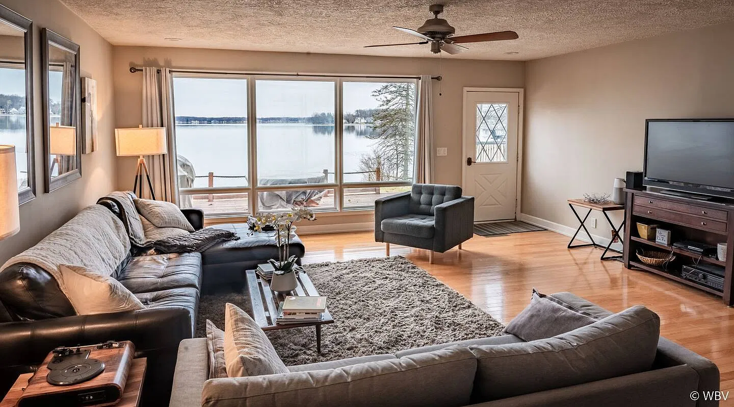 4 bed, 2650 sqft, $5,850 — Photo 1