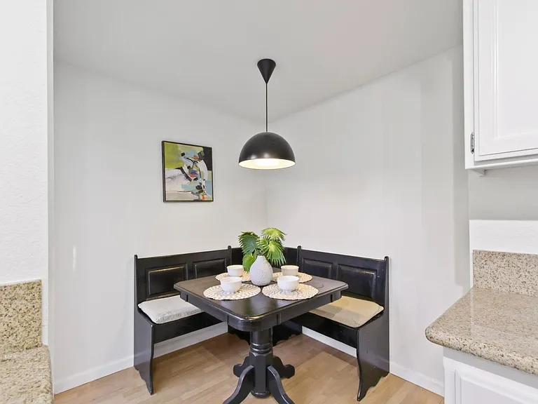 325 E 8th St #5 — Photo 16
