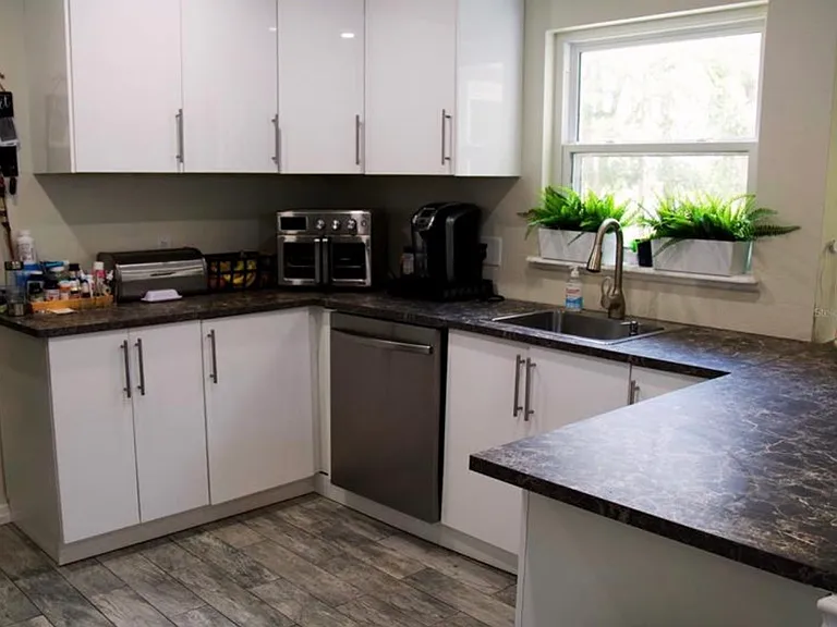 548 Glen Haven Dr — Photo 3