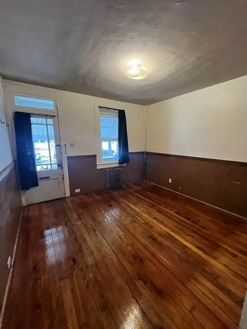 3 bedroom 1 bathroom — Photo 3