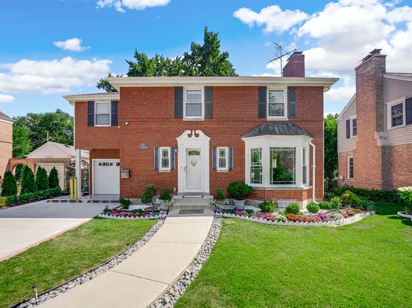 907 E Central Rd, Mount Prospect, IL 60056
