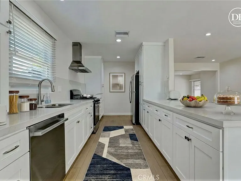 6851 Forbes Ave — Photo 9