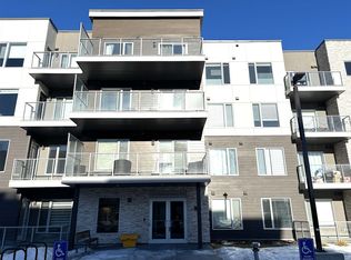 660 S Shawnee Sq SW, Calgary, AB T2Y2E7