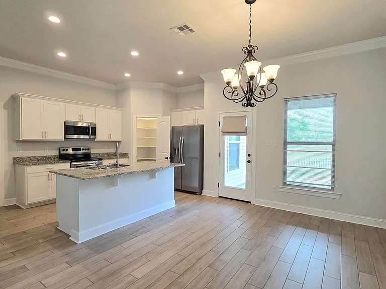 7004 Spring Gardens Dr — Photo 2