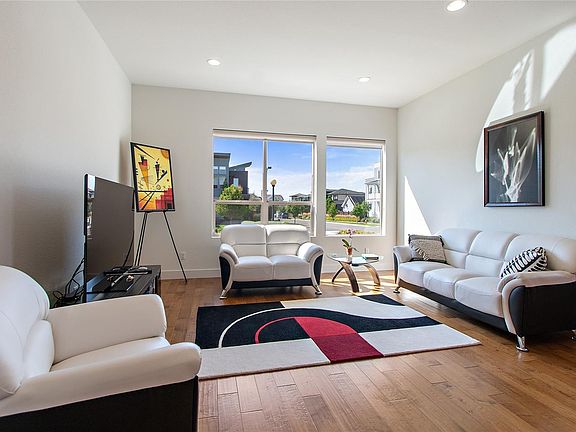 5th image of 5054 N Valentia St #103
