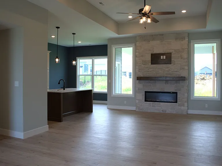 913 Spyglass Ct — Photo 3