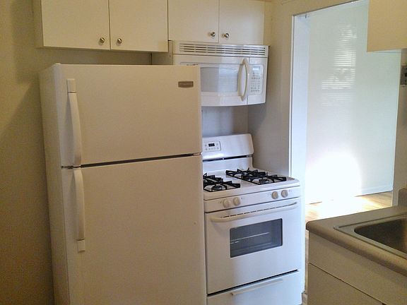 5th image of 1738 W Touhy Ave APT 3W