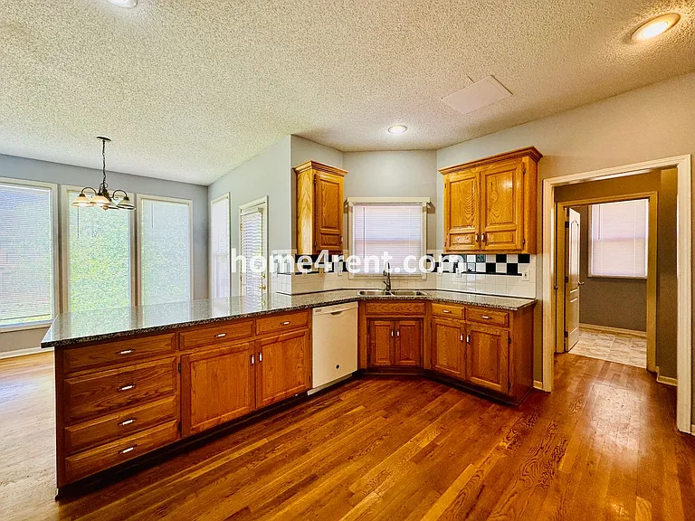 8102 W 144th Pl — Photo 15