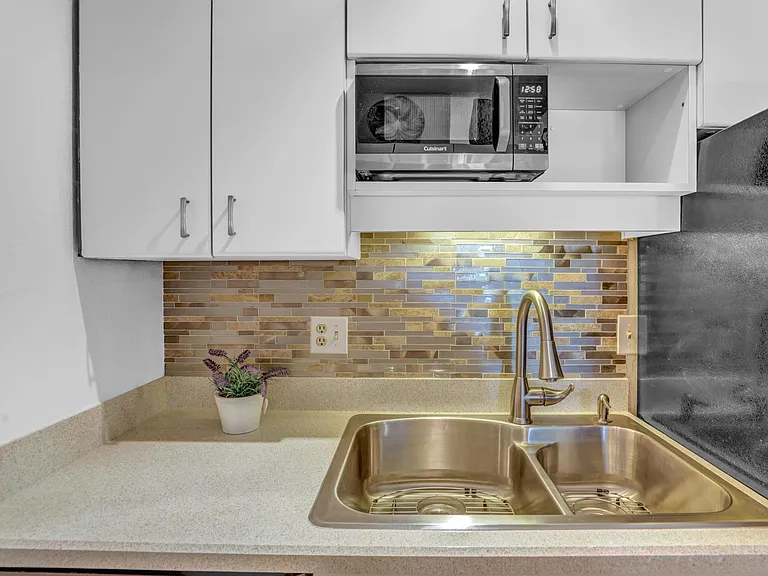 1265 N Race St #602 — Photo 7