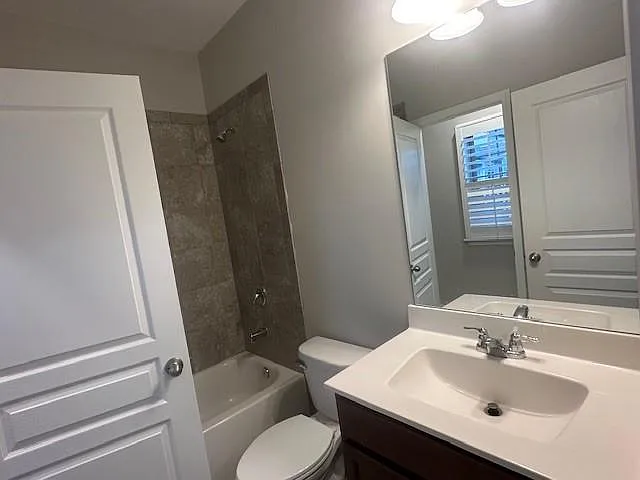 311 Chesterfield Cv — Photo 22