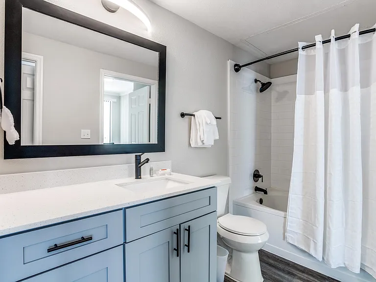 Lakeline Villas — Photo 12
