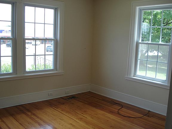4th image of 928 Power St