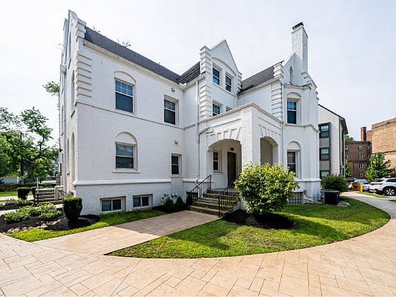 3rd image of 2325 Euclid Heights Blvd #2347C2