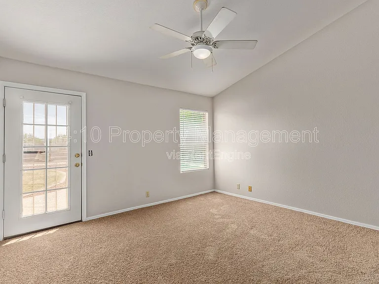 2381 W Redwood Dr — Photo 16