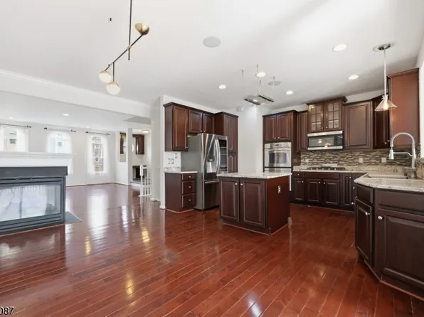 27 Pate Dr, Middletown Twp., NJ 07748