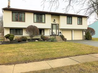 850 Deerfield Dr, North Tonawanda, NY 14120